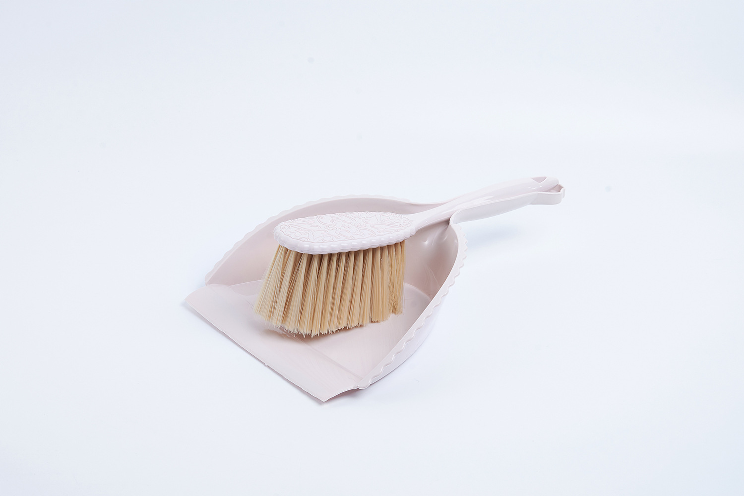 Multi-purpose carved cleaning dust brush set, mini brush, carved calculation set, dustpan set, flour broom dustpan details Picture