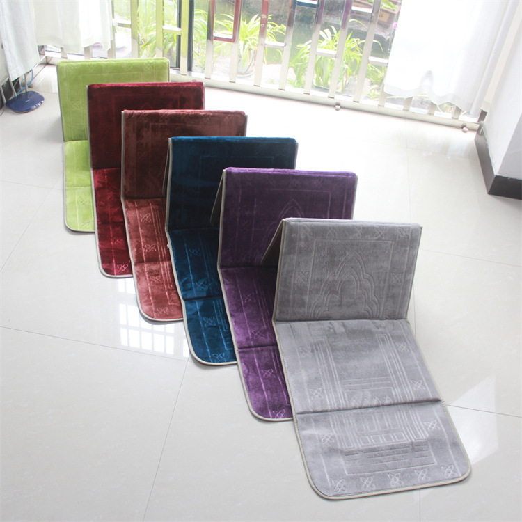 Best-selling portable folding Muslim prayer blanket flannel embossed prayer blanket Specification image