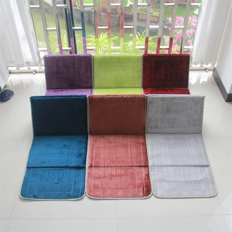 Best-selling portable folding Muslim prayer blanket flannel embossed prayer blanket details Picture