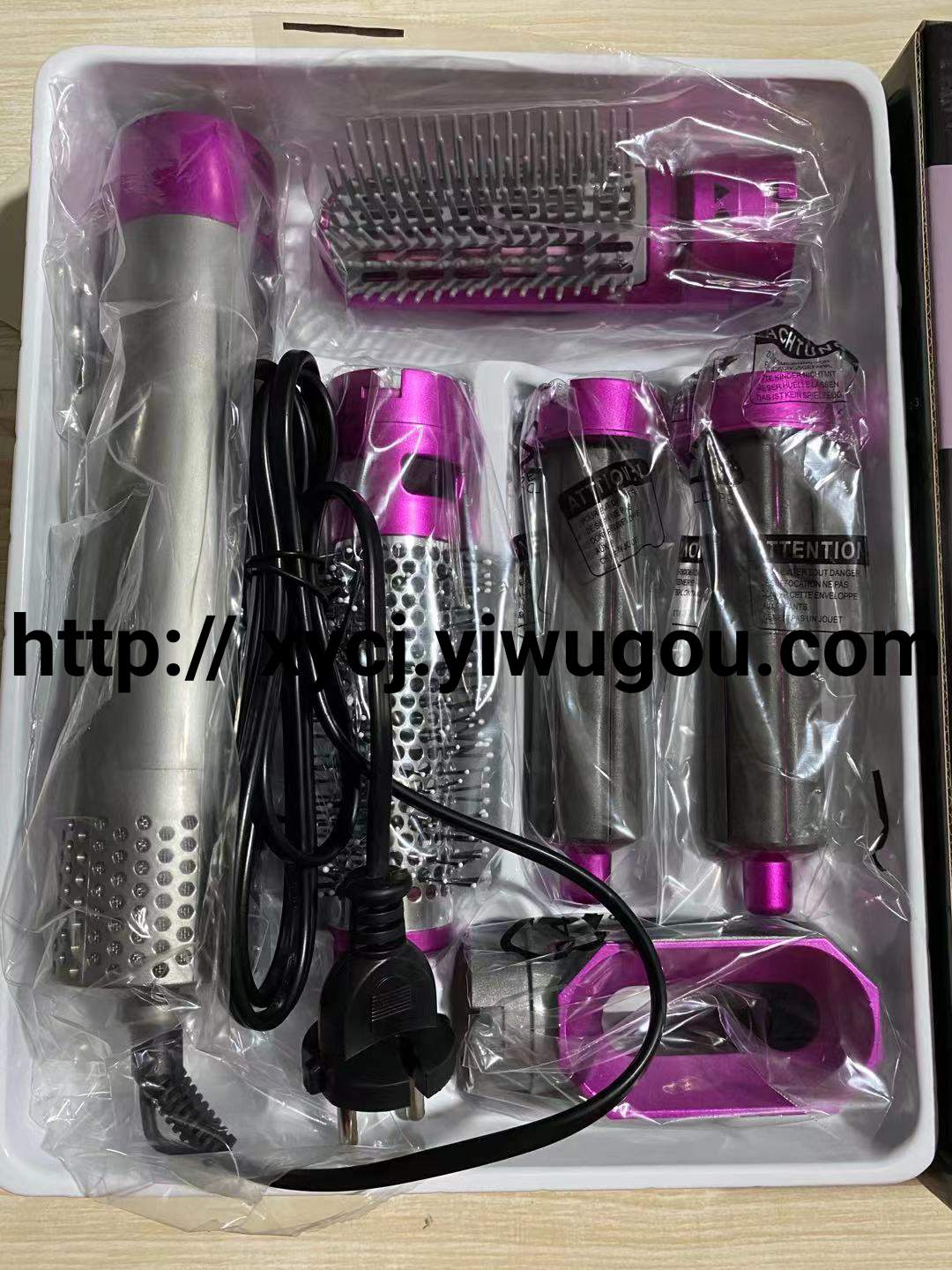 Amazon five-in-one hot air comb, multi-functional automatic curling iron, straight curling dual-purpose hair dryer, automatic curling iron Application Scenario