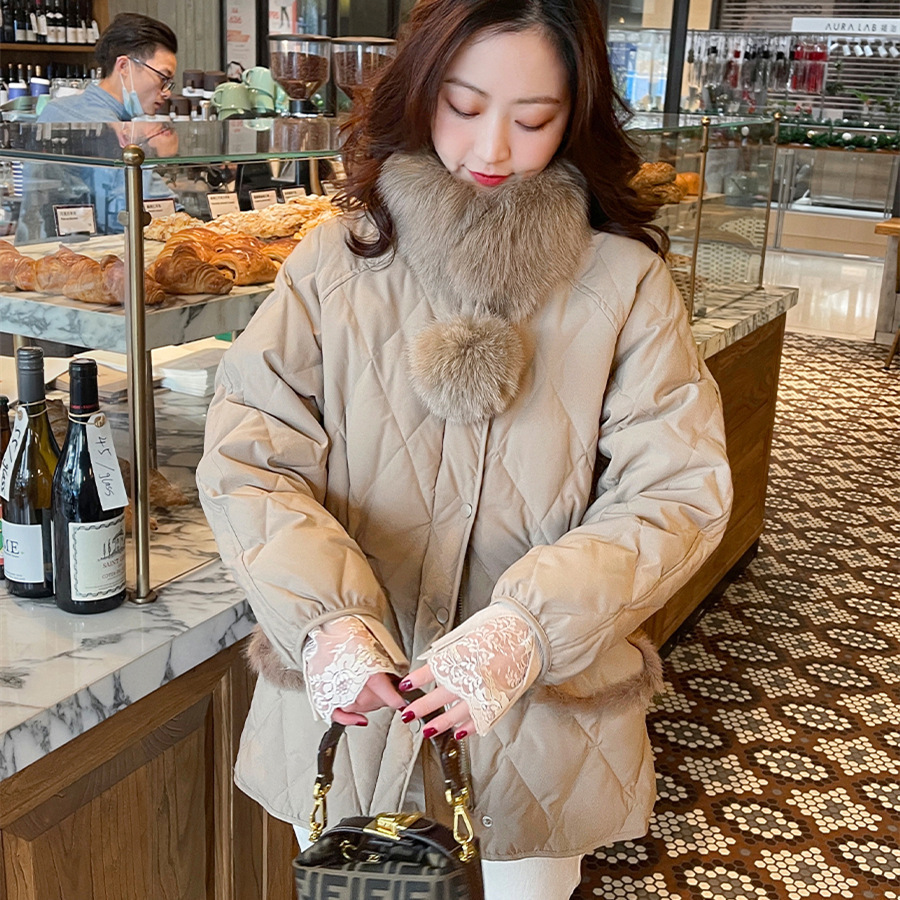 202 Winter new short down jacket female fox fur bulb scarf Mink splicing light thermal jacket with diamond