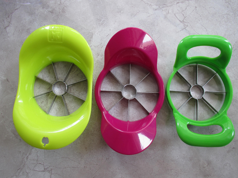 The factory produces plastic apple cuts, home baking tools, and colors can be customized