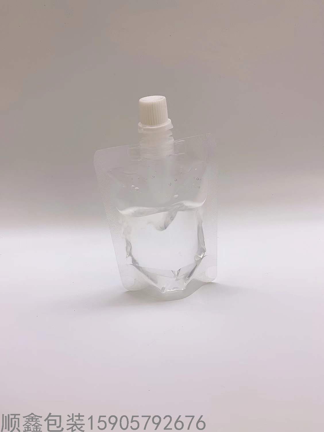 现货透明吸嘴自立袋，食品级材质，豆浆饮料包袋，可定制