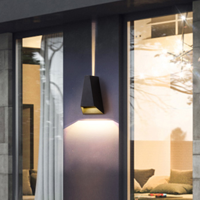 LED outdoor wall lamps, waterproof double-head bedroom and living room bedside lamps, up and down spotlights, corridor and staircase exterior wall lamps Application Scenario