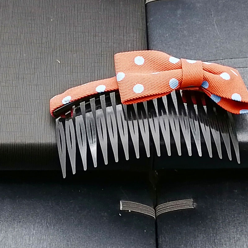 A3315 fabric bow fork comb hair accessory, 2-yuan store, 2-yuan street stall, night market supply in Yiwu Application Scenario