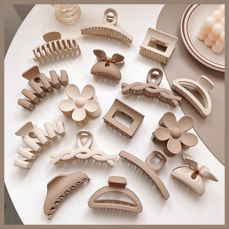 Milk tea coffee color catch clip autumn and winter new hair catch hair clip shark clip headdress simple hair wholesale