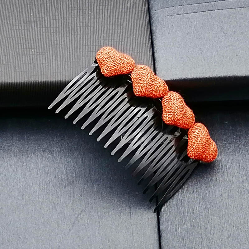 A3221 offers a variety of fabric buckle-fork hair combs and hair accessories. Available at a 2-yuan store, street stall and night market in Yiwu details Picture