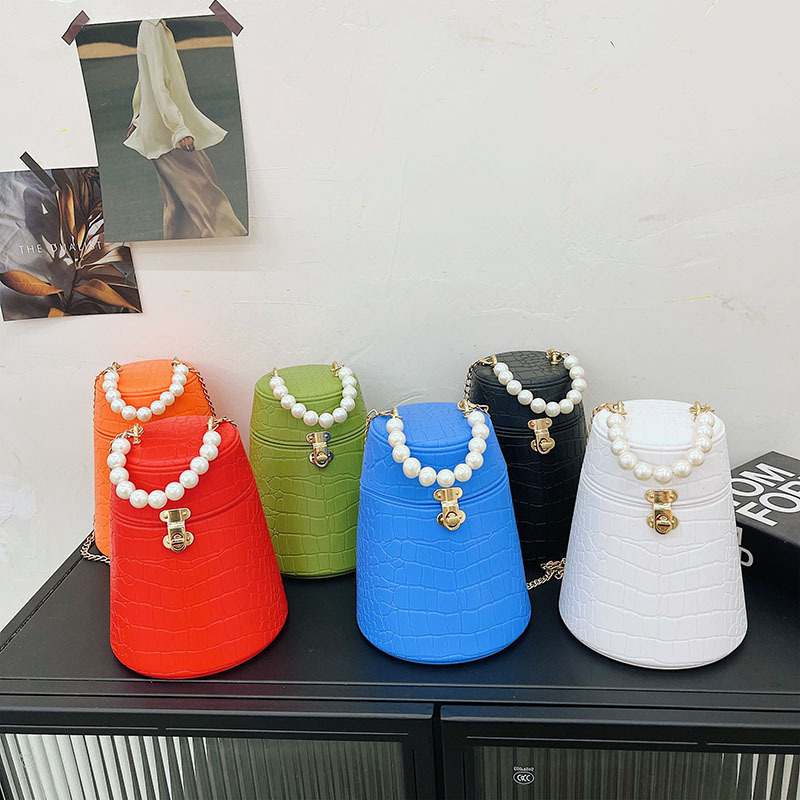2021 New trendy PVC jelly bag, fashionable ladies' pearl hand-held small round bag, versatile chain single-shoulder crossbody bag