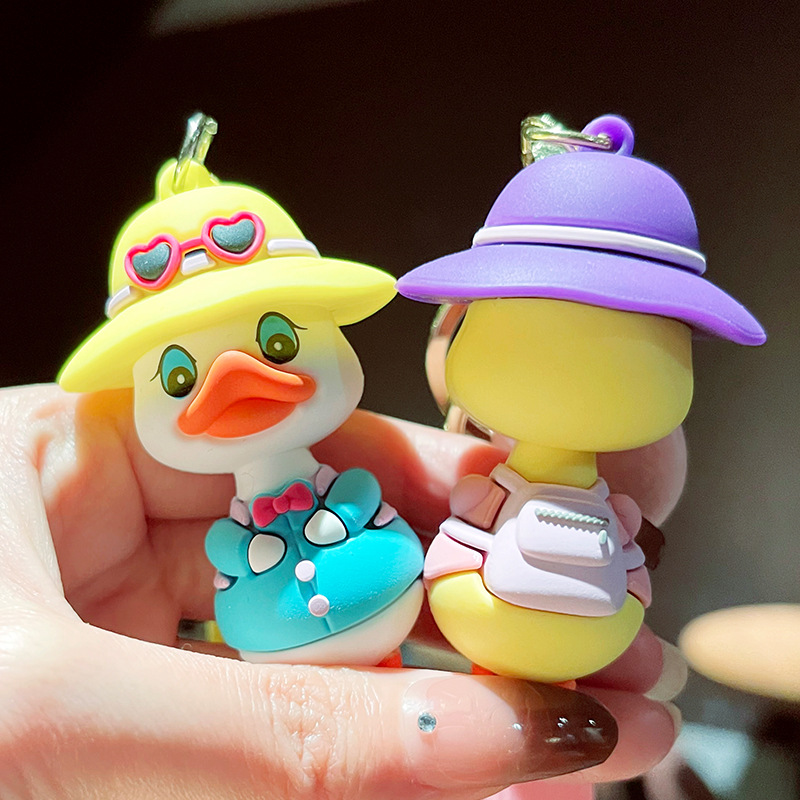 New keychain pendants, cute little duck pvc doll accessories, car keychain chains, Yiwu Application Scenario
