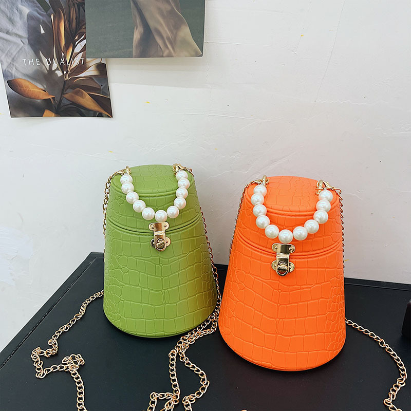 2021 nuevo estilo marea PVC jelly bag moda Señora Perla portátil pequeña bolsa redonda cadena versátil un hombro bolsa crossbody details Picture