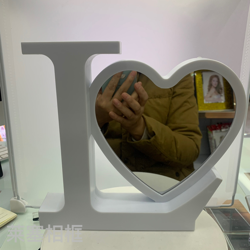 Heart-shaped led light creative decorative items, handicrafts, home decoration gifts, photos, living room, bedroom magic mirrors, photo frames details Picture