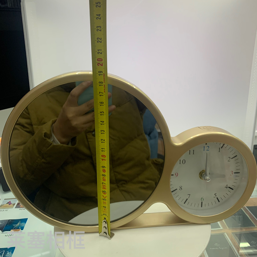 Creative decorative items, handicrafts, home decorations, gifts, photos, magic mirrors and photo frames with golden bell and double circular led lights Application Scenario