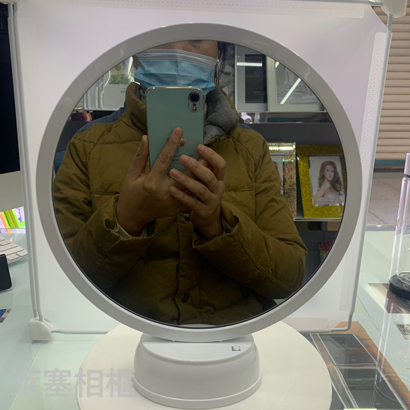 Round led light creative decorative items, handicrafts, home decoration, living room, bedroom photos, magic mirror, photo frame details Picture