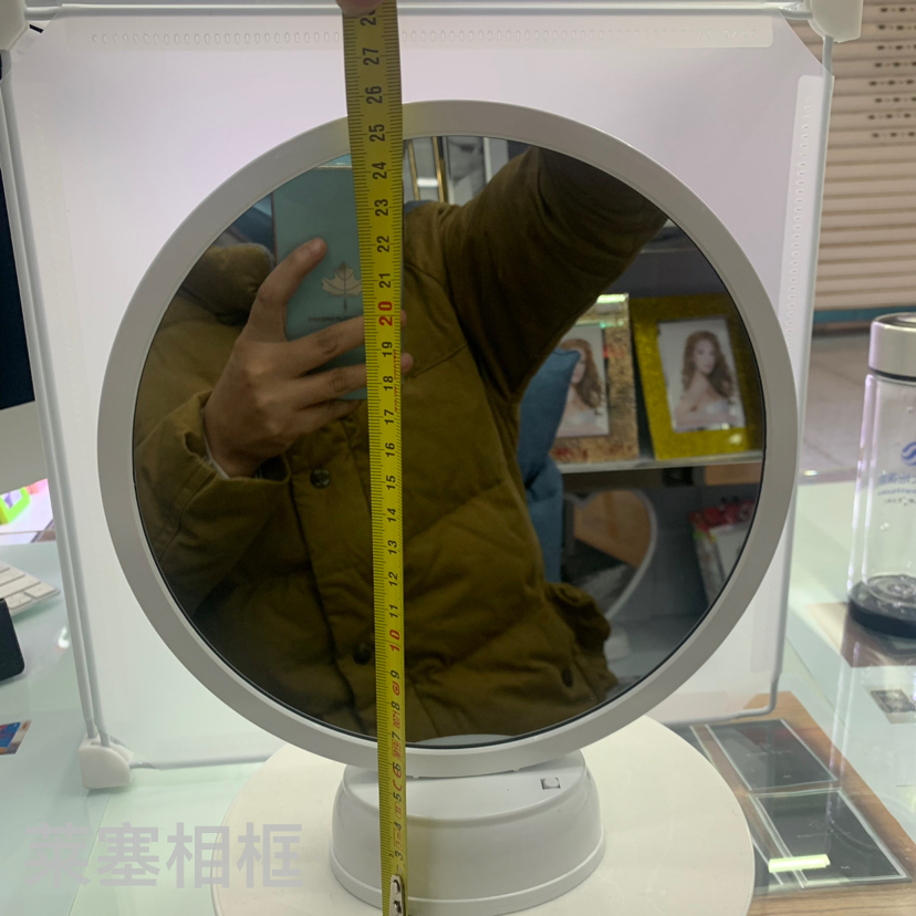 Round led light creative decorative items, handicrafts, home decoration, living room, bedroom photos, magic mirror, photo frame Application Scenario