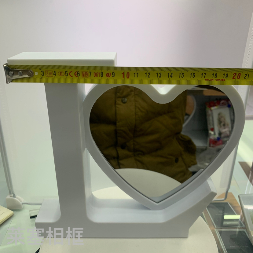 Heart-shaped led light creative decorative items, handicrafts, home decoration gifts, photos, living room, bedroom magic mirrors, photo frames Specification image
