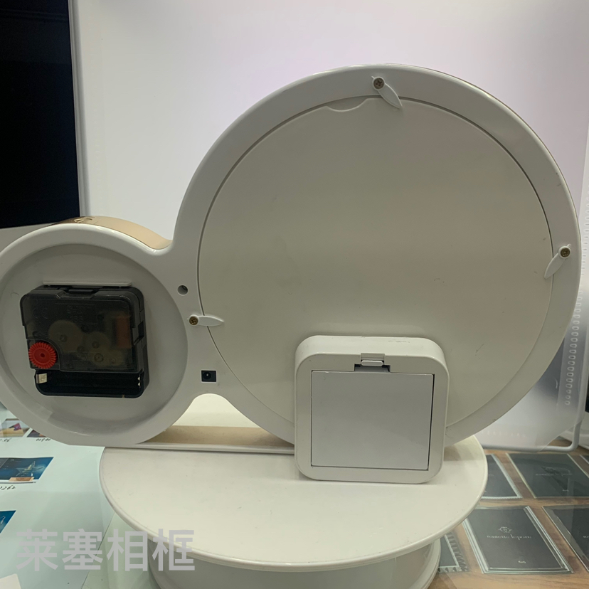 Creative decorative items, handicrafts, home decorations, gifts, photos, magic mirrors and photo frames with golden bell and double circular led lights Item Picture