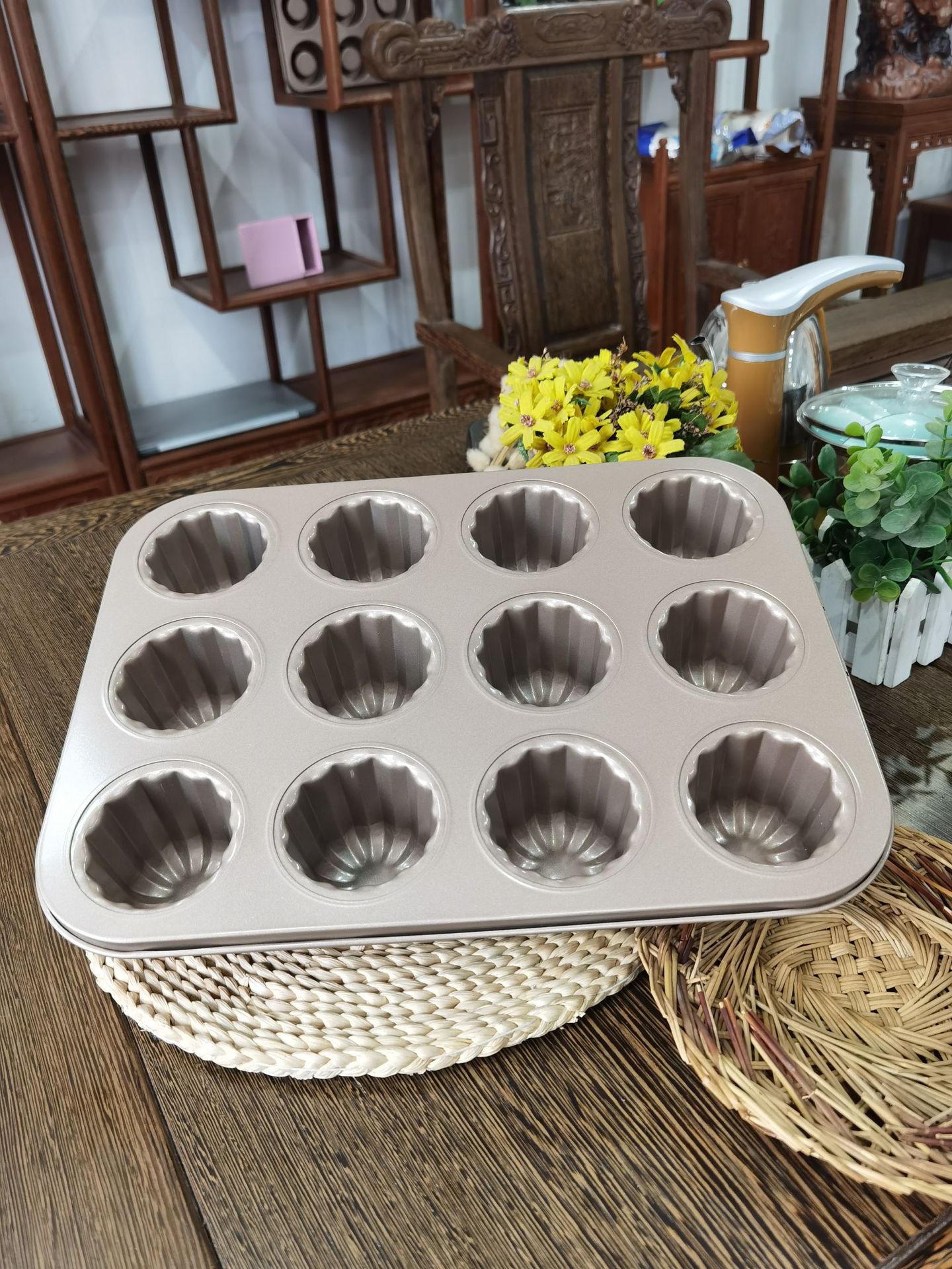 Custom cake molds toast boxes for a variety of commercial baking pans
