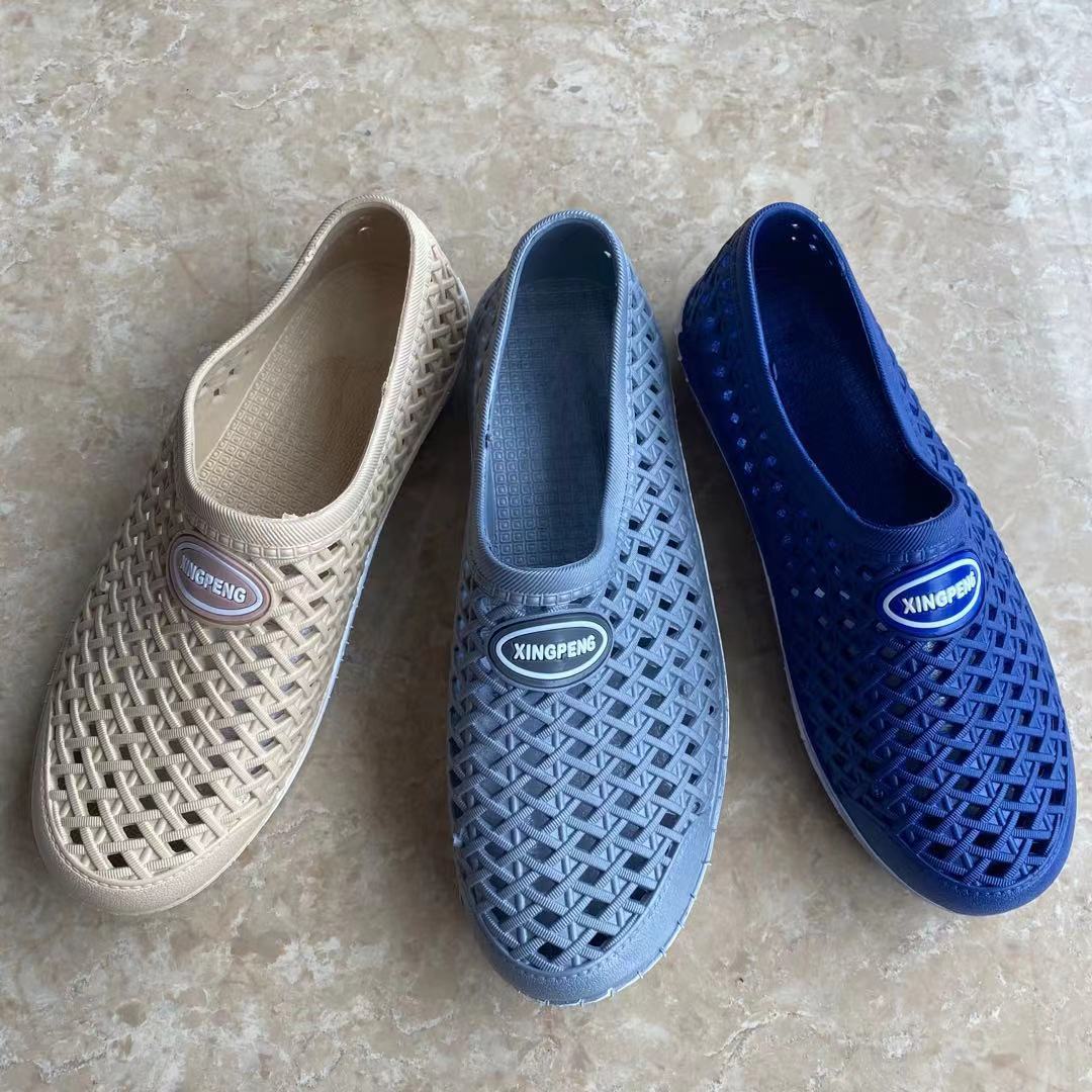 Men and women garden plastic toe shoes Fashion durable toe sandals PVC plastic crocs