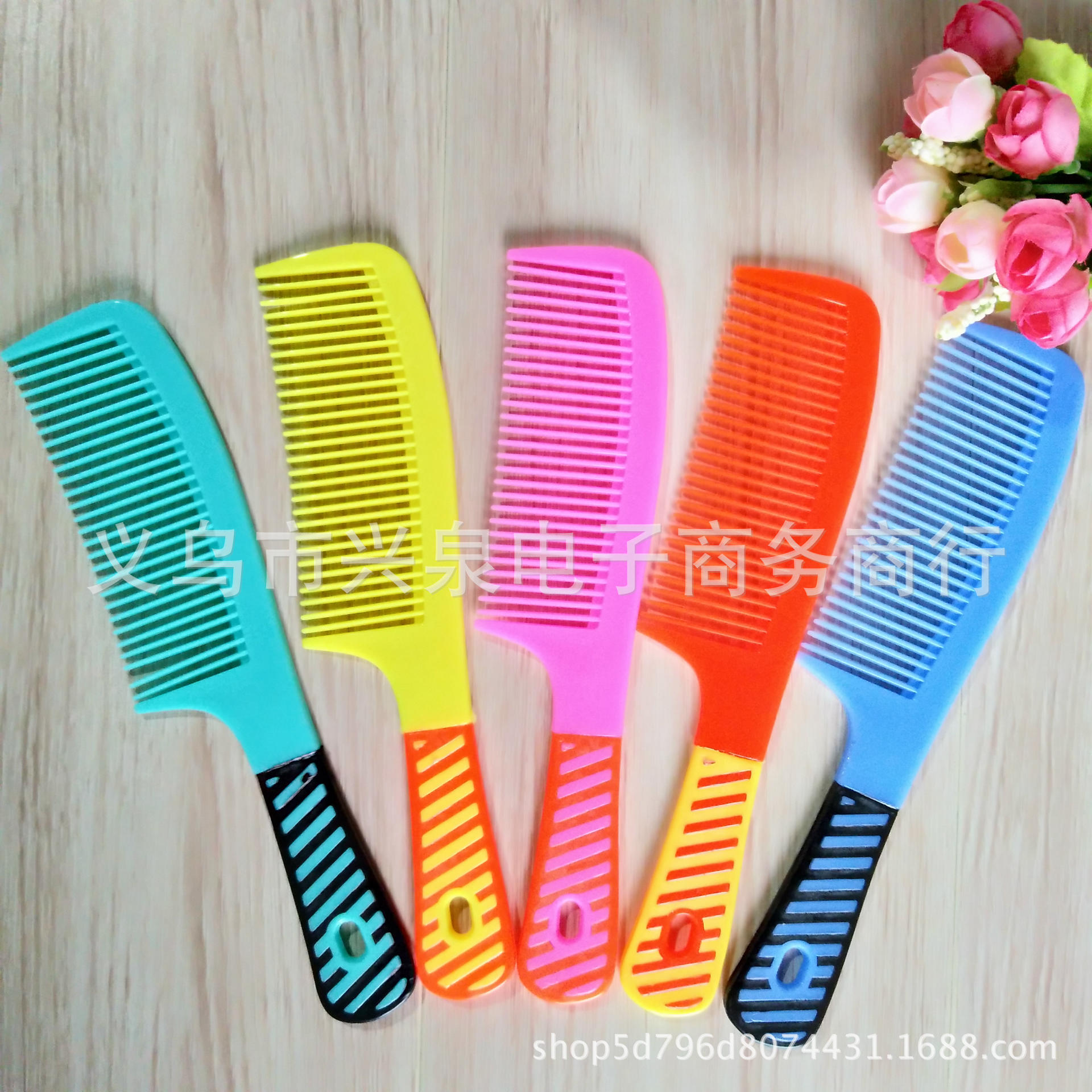 One-yuan hair comb A9, plastic color comb, direct supply of one-yuan daily necessities from comb manufacturer details Picture