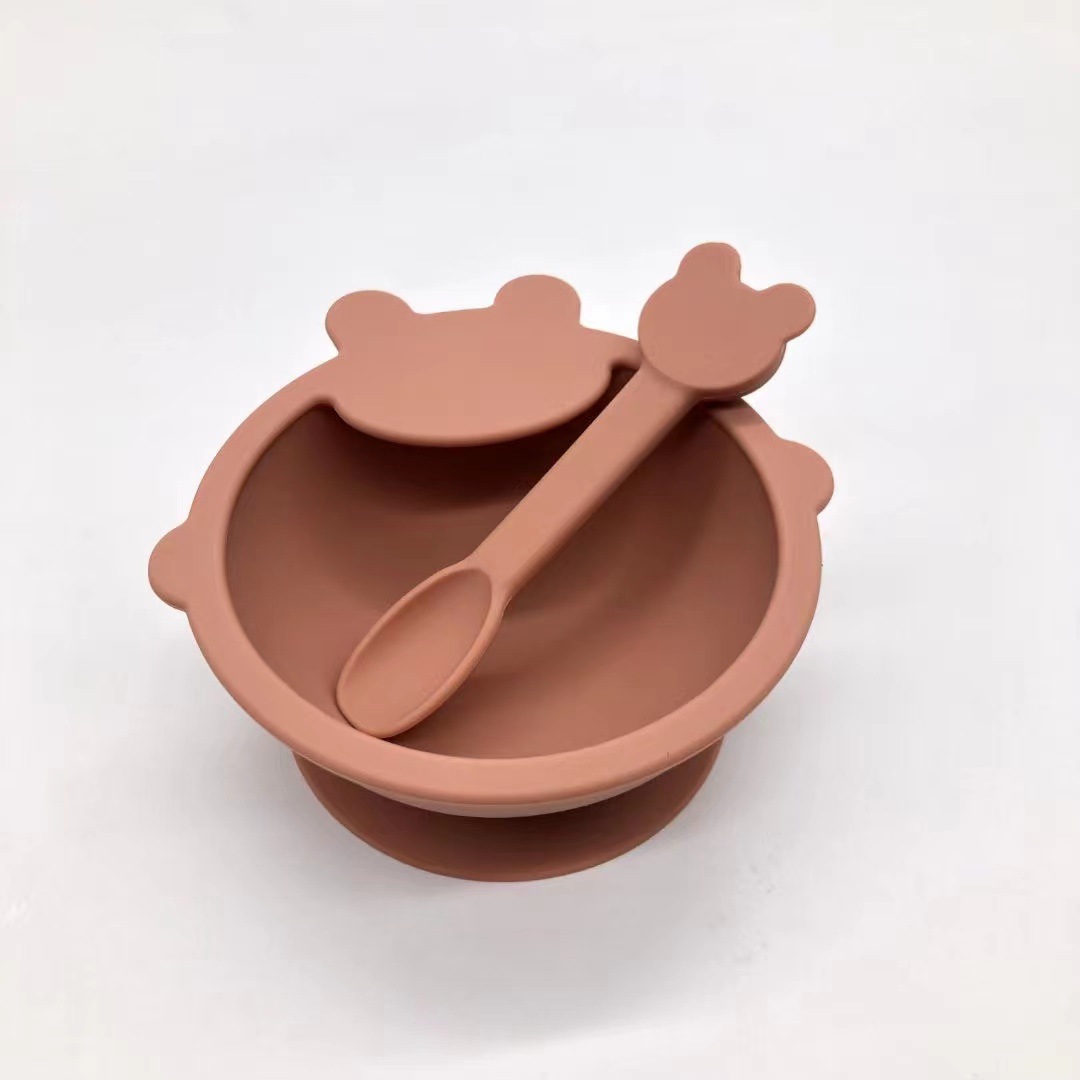 Manufacturer's freshly molded baby silicone bowl and spoon set, silicone tableware, special tableware for babies to eat with suction cups, easy to clean Application Scenario