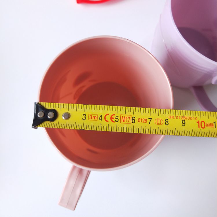 1-yuan store wholesale of plastic cups, drinking cups, colored engraved water cups and brushing cups Item Picture