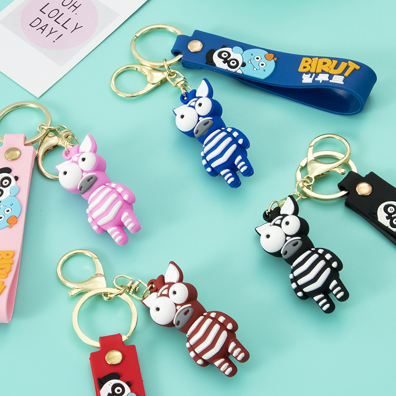 New cartoon cute cute cute giraffe key chain eye-opening cute couple car key chain bag pendant