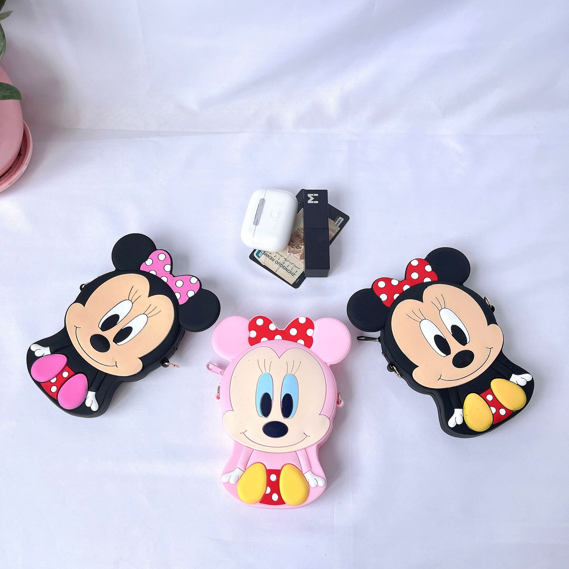 Bolsa de teléfono móvil más grande mujer estéreo minnie silicona cero billetera simple portátil almacenamiento cosmético cross body bag details Picture
