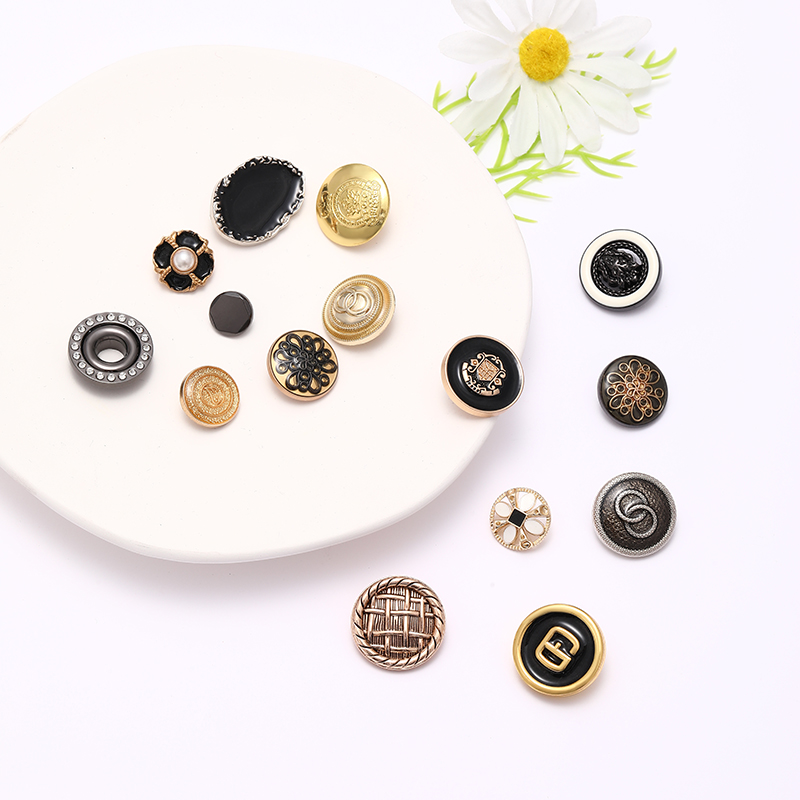 Metal hand-sewn buttons, British-style overcoats, windbreakers, fashion buttons, small suits, foot buttons, LOGO available upon order Application Scenario
