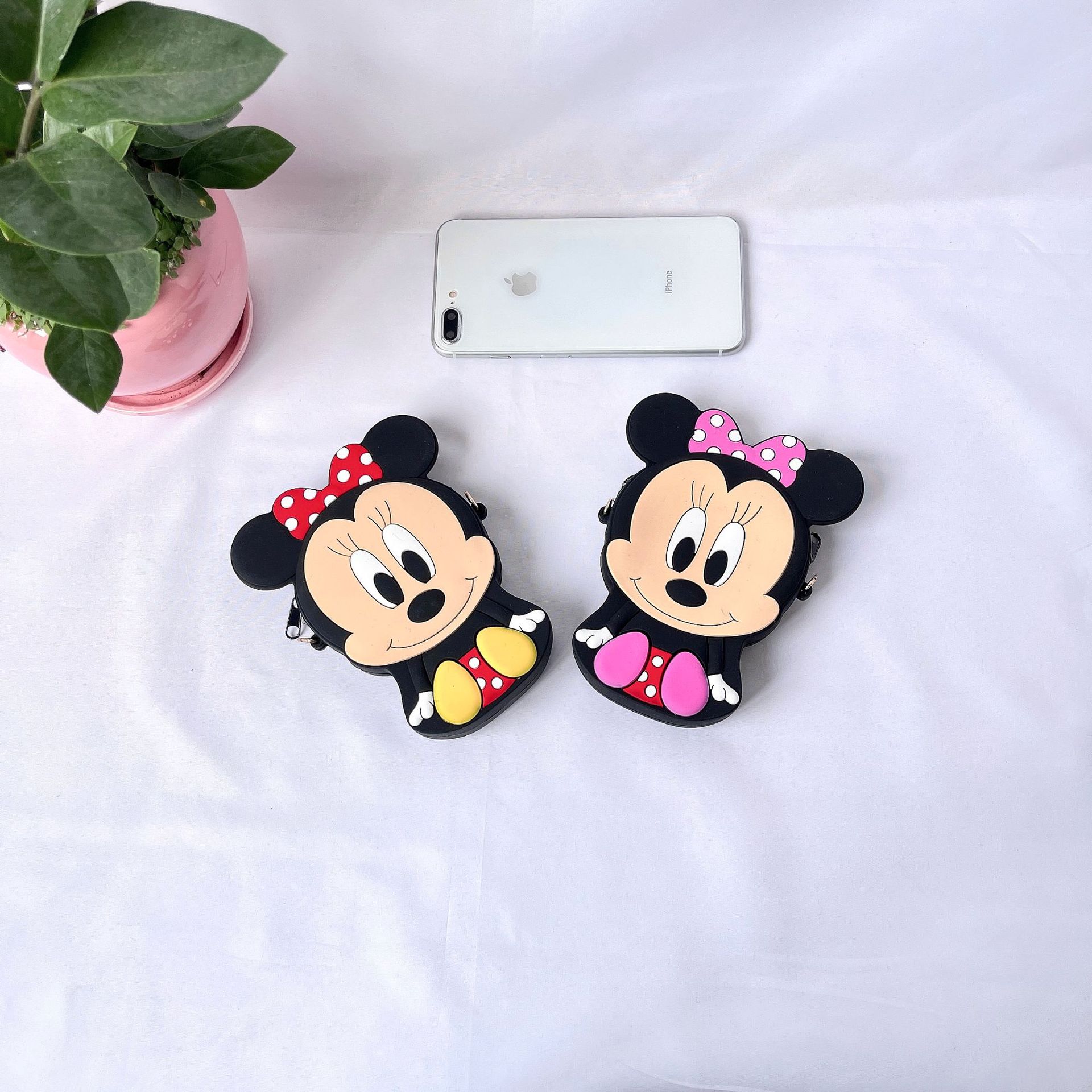Bolsa de teléfono móvil más grande mujer estéreo minnie silicona cero billetera simple portátil almacenamiento cosmético cross body bag Application Scenario