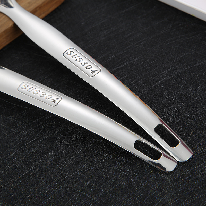 304 Stainless Steel Hot Pot Soup Spoon Colander Household Kitchen Soup Spoon Porridge Spoon Heart-Shaped Soup Spoon Thickened Colander Application Scenario