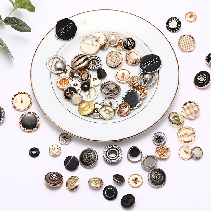 Ladies' small suit QQ, metal buttons, golden hollowed-out flower coat buttons Specification image