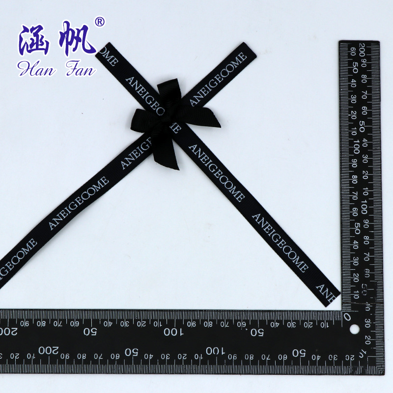 Bow-tie gift wrap color box wholesale Valentine's Day gift box hot selling square chocolate wrap carton Application Scenario