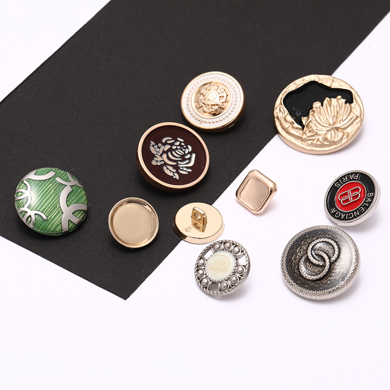Ladies' small suit QQ, metal buttons, golden hollowed-out flower coat buttons details Picture