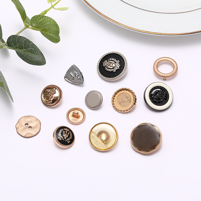 Ladies' small suit QQ, metal buttons, golden hollowed-out flower coat buttons Application Scenario
