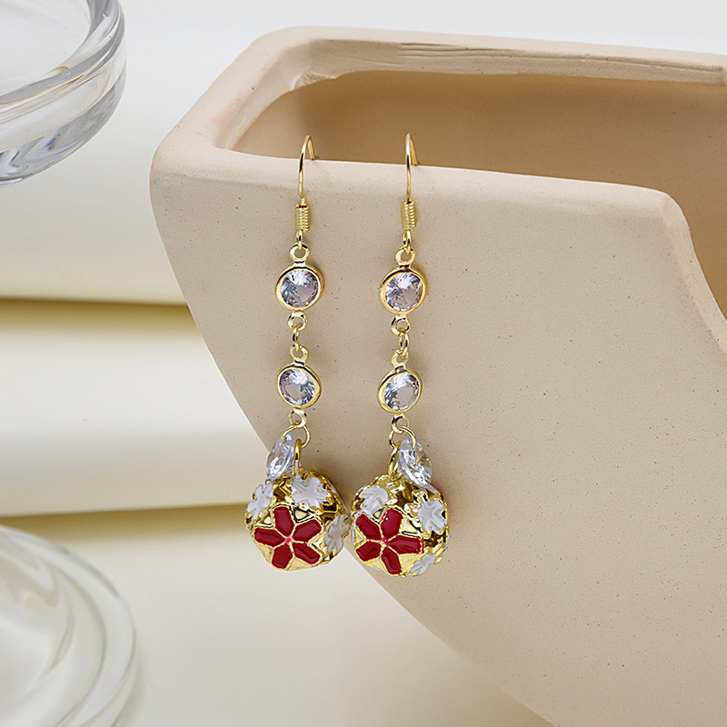 Chinese style new antique retro era feeling icing on the cake hollow exquisite design ear stud spot wholesale