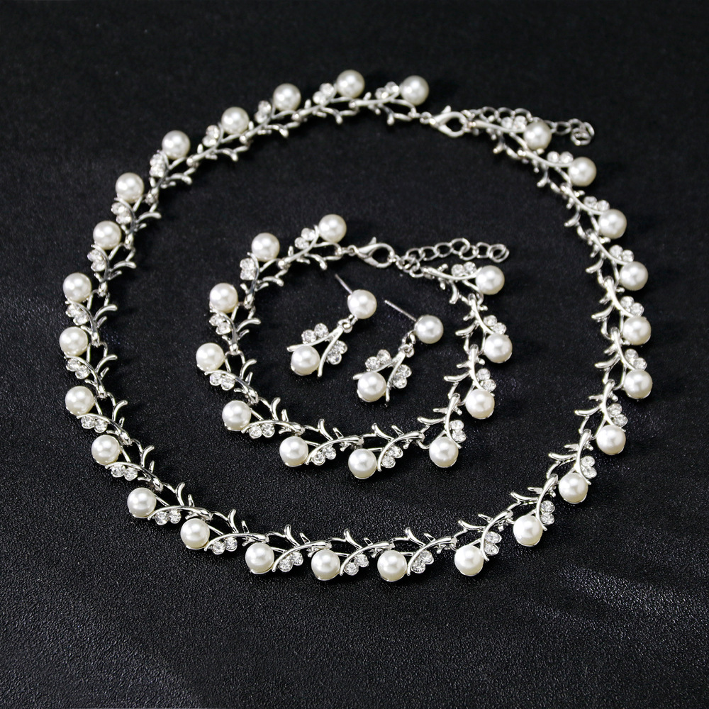 European and American creative new pearl necklace set alloy diamond necklace earrings bracelet bride three sets of spot