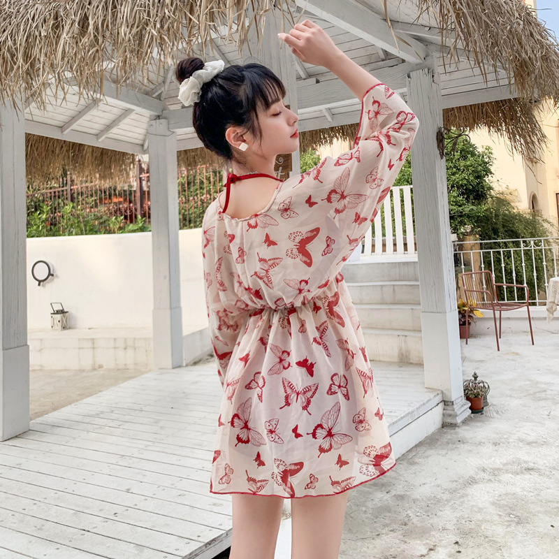A feminine swimsuit, a bikini three-piece set, a conservative smock that covers the belly and makes one look slimmer, a fairy-like style, a steel frame, and a gathering hot spring swimsuit Application Scenario
