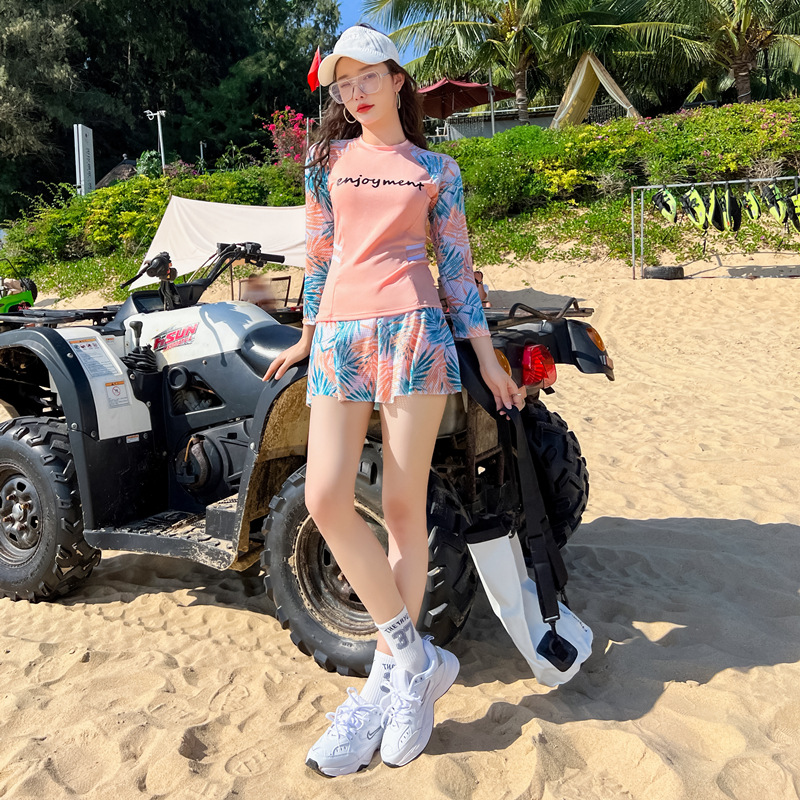 Women's long-sleeved, two-piece, conservative and slimming swimsuits, skirt-style flat-leg pants, student's small chest, gathering forest-style Korean ins swimsuits details Picture