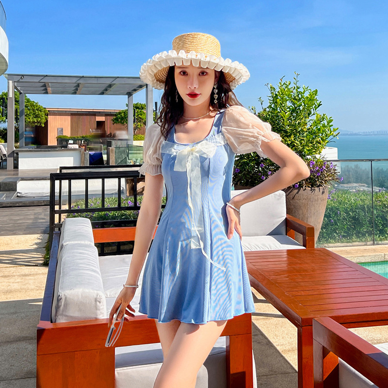 The 2022 new swimsuit in the style of a women's dress with a split, flat Angle, conservative and slimming look, and a forest-like small chest that gathers the Korean ins style details Picture