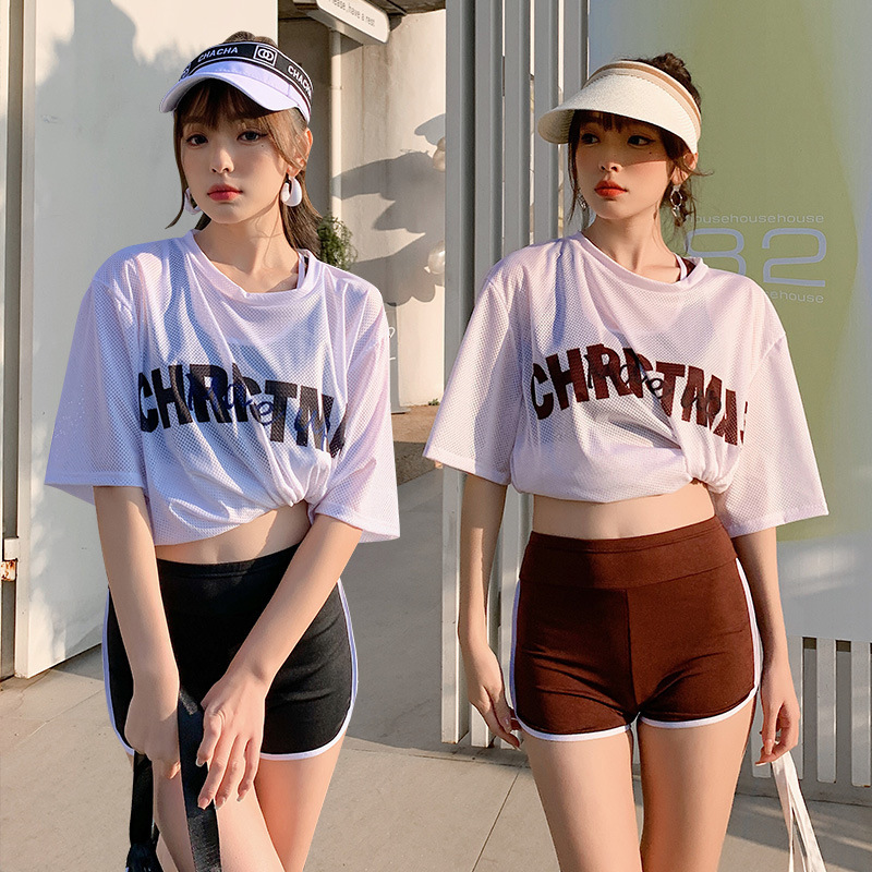 A conservative and slimming three-piece swimsuit for women's sportswear. A Korean Instagram student with a small chest and loose hot spring swimsuit