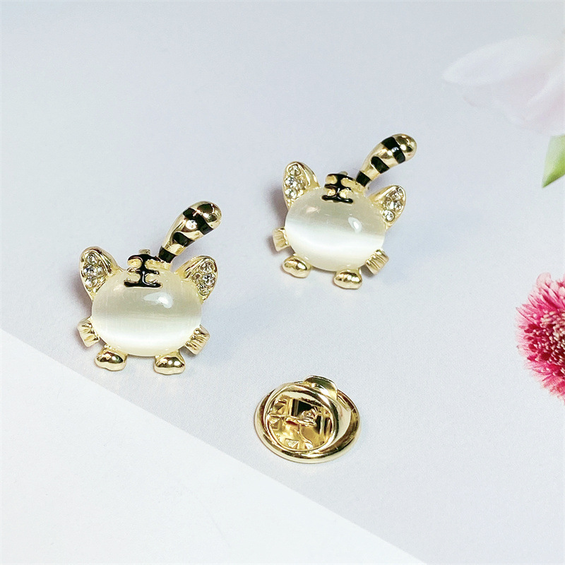 日系可爱本命年老虎胸针ins潮个性别针领针防走光扣开衫西装配饰