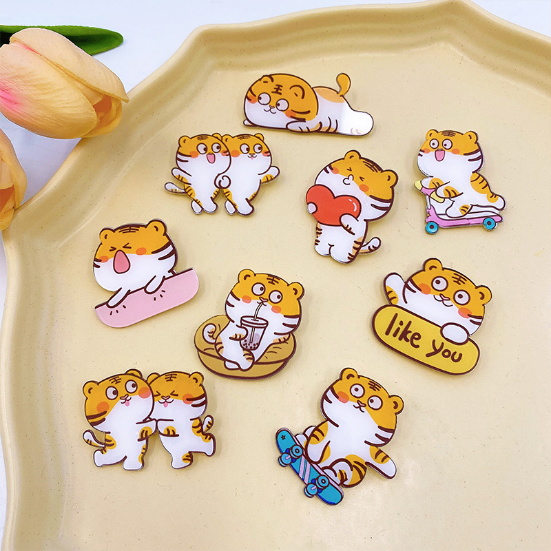 2022本命年胸针日系创意亚克力可爱老虎别针配饰书包胸章徽章配饰