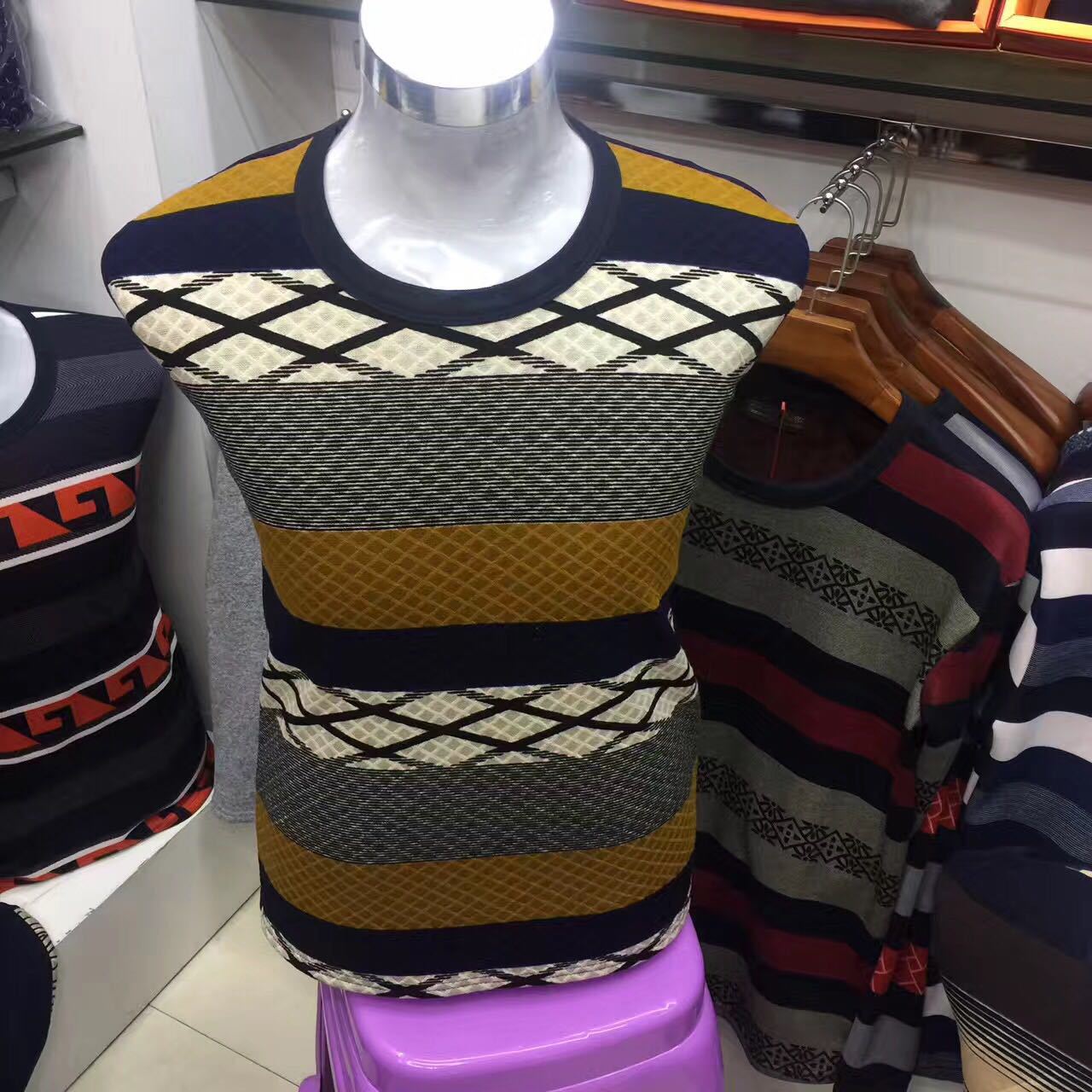 Wholesale of new men's winter 2018 faux cashmere thickened and fleece striped base layer and warm top for dad Specification image