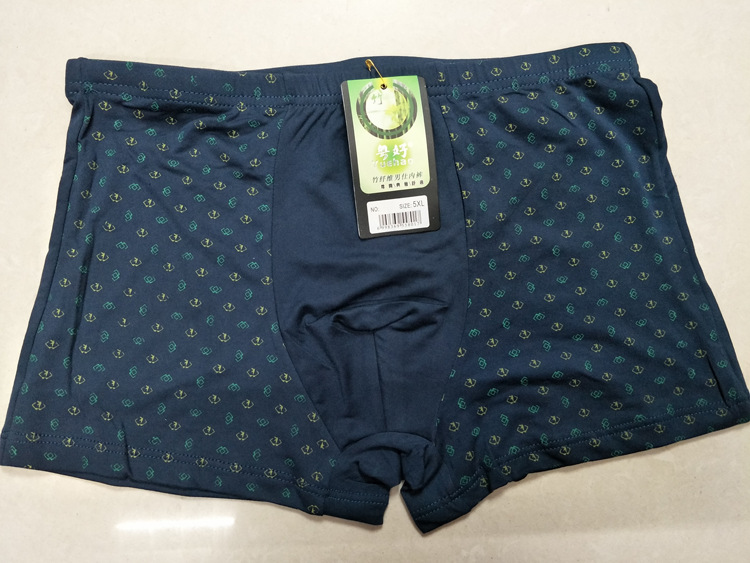 The street stalls are selling hot-selling men's underwear, including boxer shorts, bamboo charcoal men's mid-waisted four-corner shorts, short pants, and wooden dyer printed underwear Application Scenario