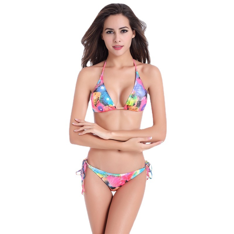 The new 2020 starry sky flower European and American women's sexy classic printed bikini manufacturer is selling well Item Picture