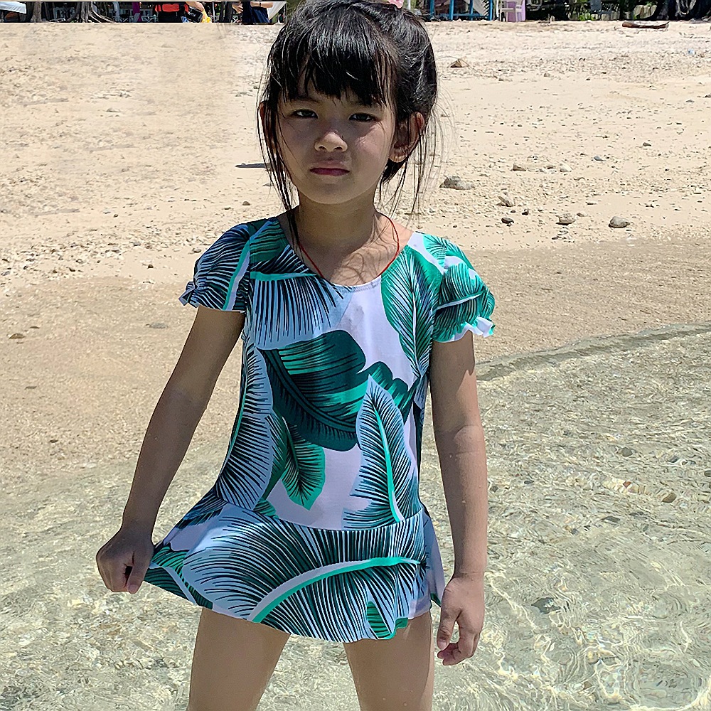 Wholesale of children's beach swimsuits, girls' Korean-style one-piece dresses, large and medium-sized children's swimming swimsuits, princess student swimsuits from manufacturers