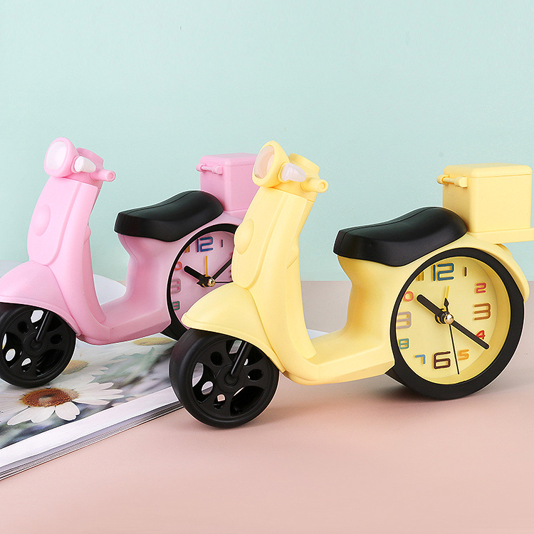创意电动车带灯闹钟学生床头书房客厅钟表摆件儿童礼品数字闹钟