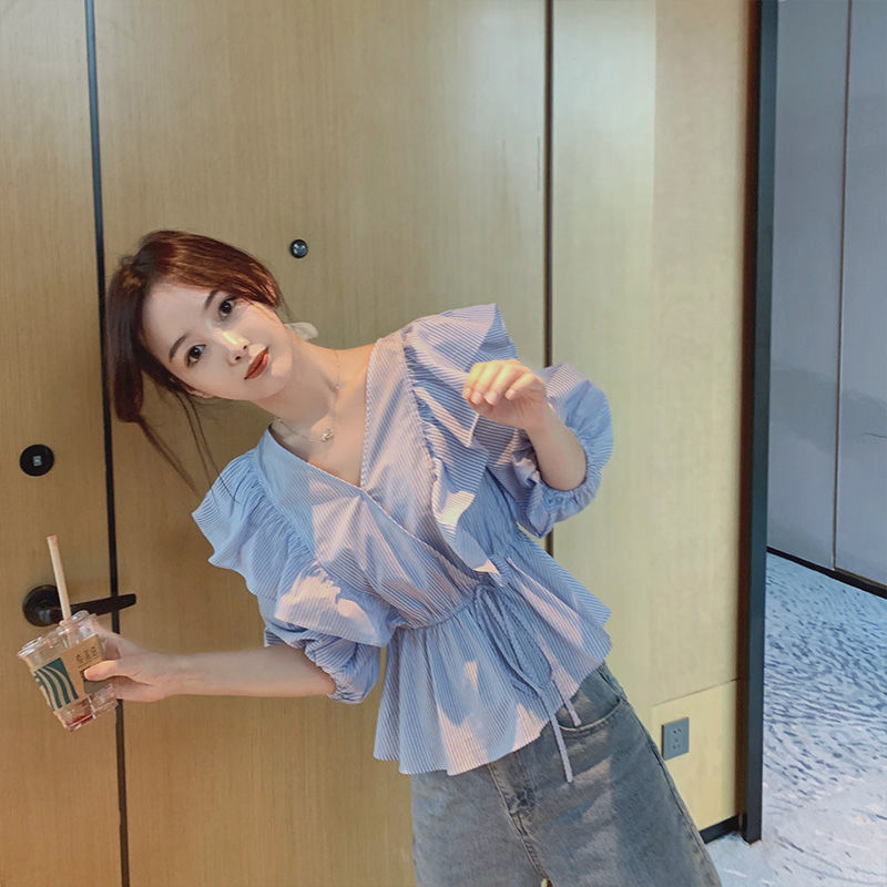 Blue sweet striped ruffled top 2022 Spring/Summer new Korean-style short-sleeved V-neck shirt, elegant and feminine details Picture