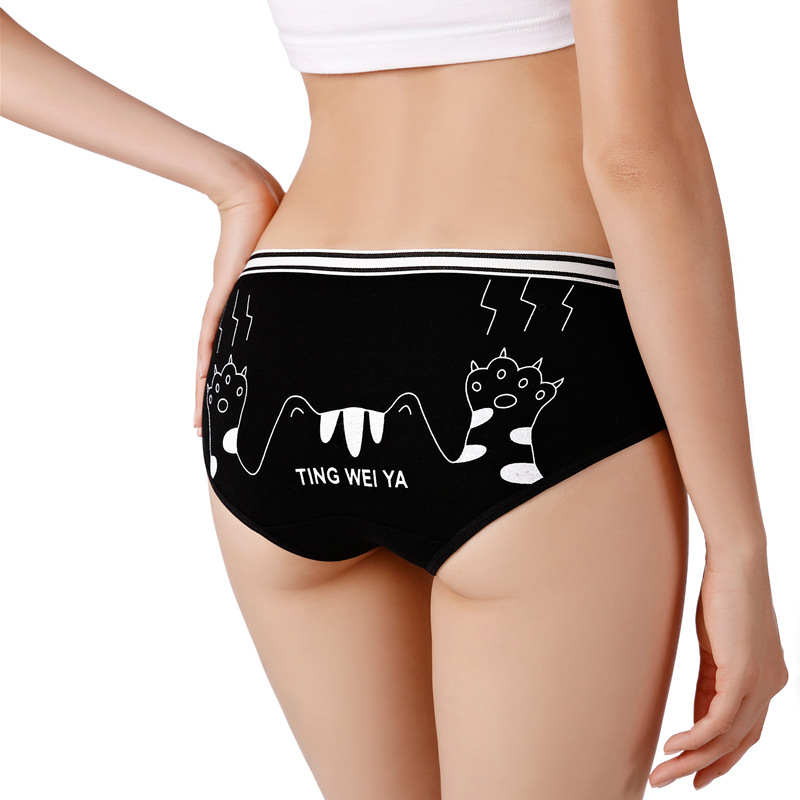 Tingweiya's simple black and white cute cartoon underwear, women's mid-waist waist and hip breathable underwear, women's all-cotton crotch Application Scenario