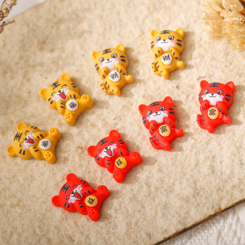 虎年美甲卡通可爱爆款树脂钻彩色彩绘富福财旺老虎头立体指甲装饰